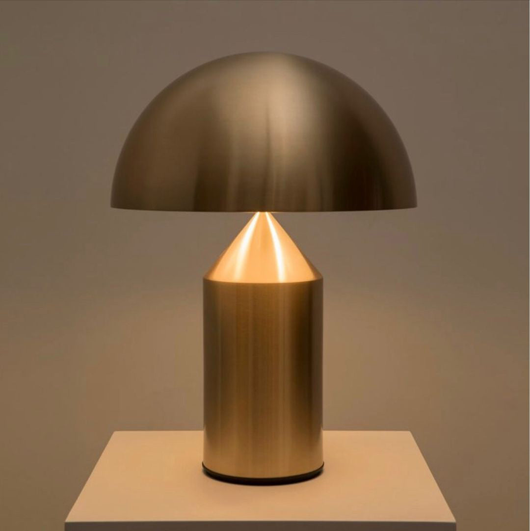 DomeGlow – Metallbordlampe med Geometrisk Dome Design