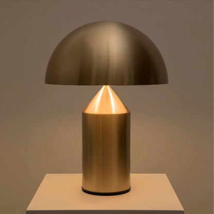 DomeGlow – Metallbordlampe med Geometrisk Dome Design