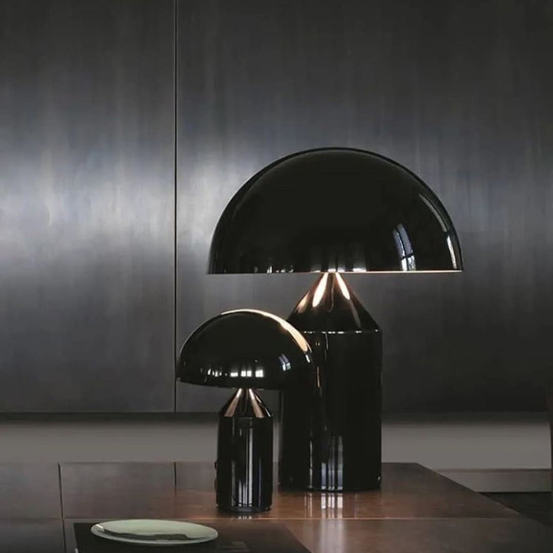 DomeGlow – Metallbordlampe med Geometrisk Dome Design