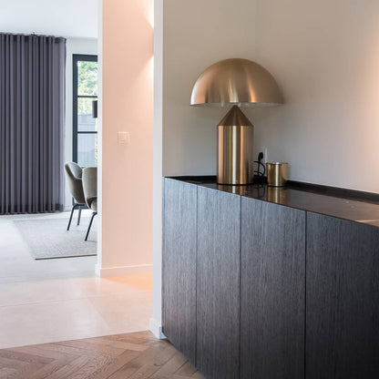 DomeGlow – Metallbordlampe med Geometrisk Dome Design