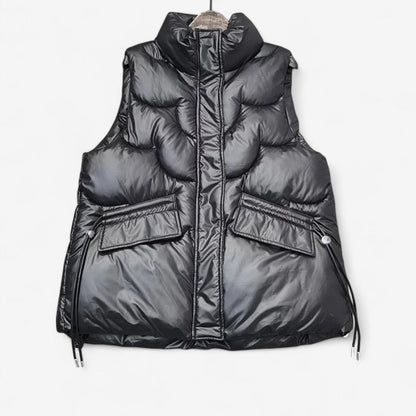 Selene – Ermeløs Jakke med Ståkrage og Sidelommer