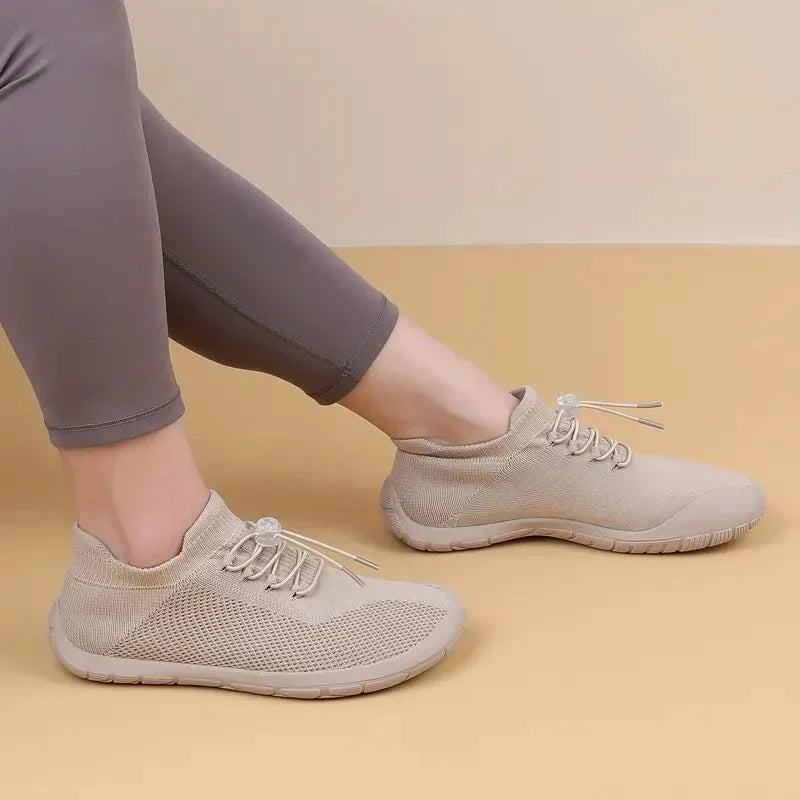 Naomi - Slip on joggesko med justerbart snøringssystem og fleksibel passform