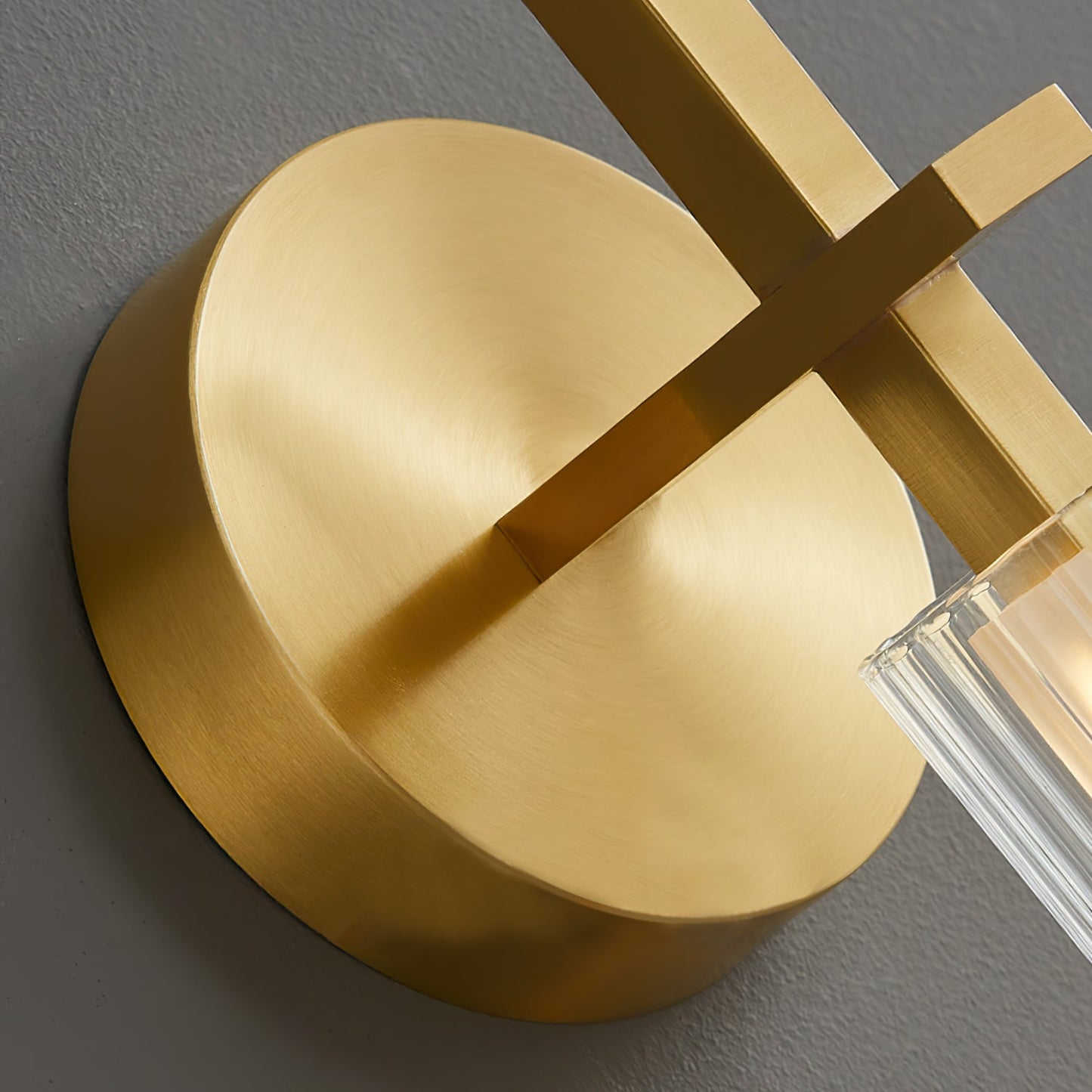 LumiBeam – Messing og Glass Vegglampe med Integrert LED