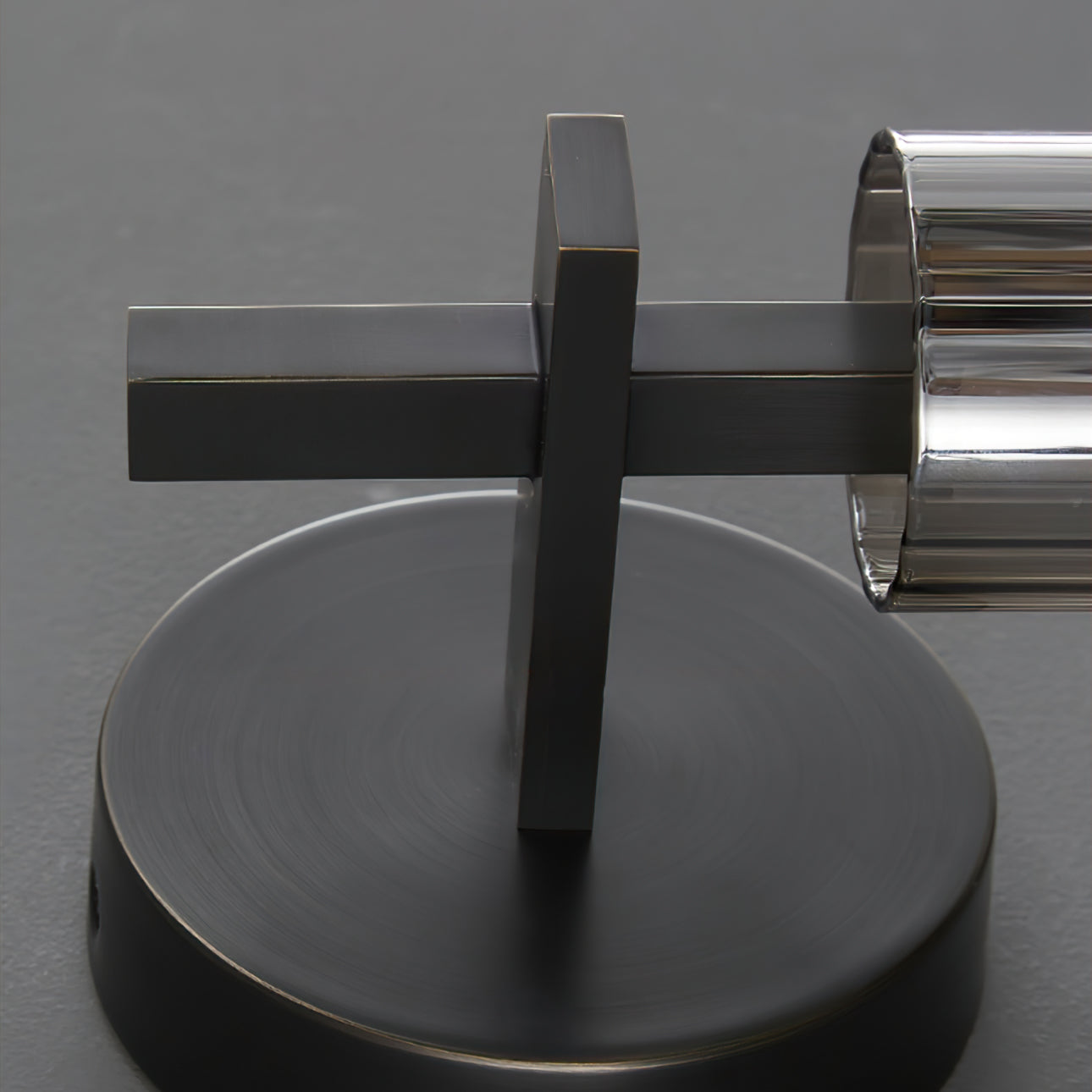 LumiBeam – Messing og Glass Vegglampe med Integrert LED