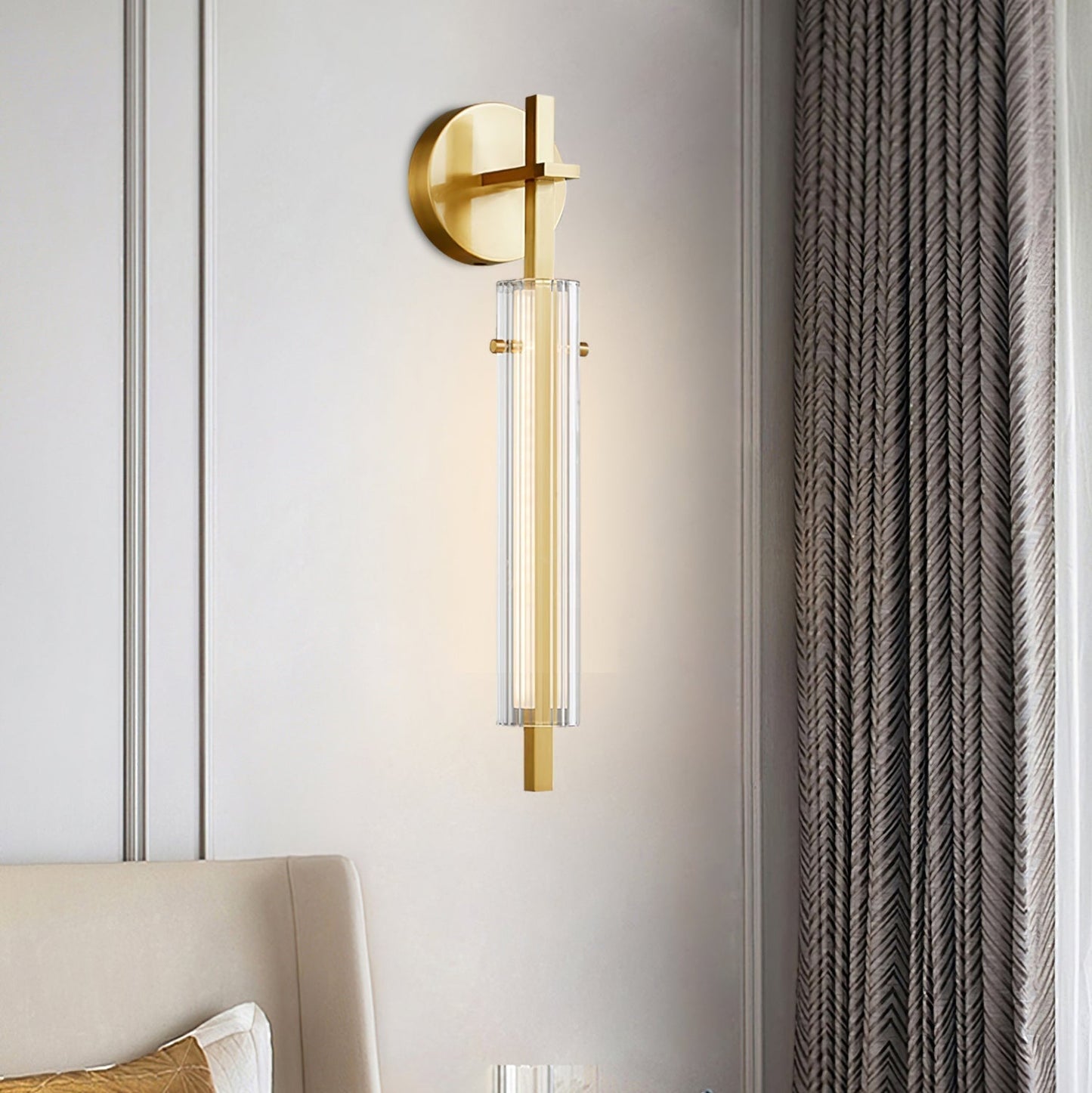 LumiBeam – Messing og Glass Vegglampe med Integrert LED