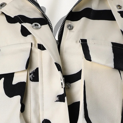 Olivia - Beskåret militærjakke med doble lukkinger