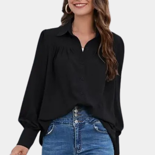 Hazel – Klassisk bluse med knepping med ballongermer og plissert front