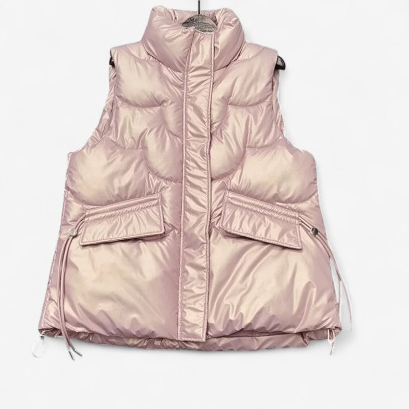 Selene – Ermeløs Jakke med Ståkrage og Sidelommer