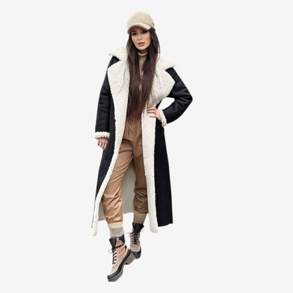 Marthe – Lang kåpe med lommer jakkeslag og lange ermer