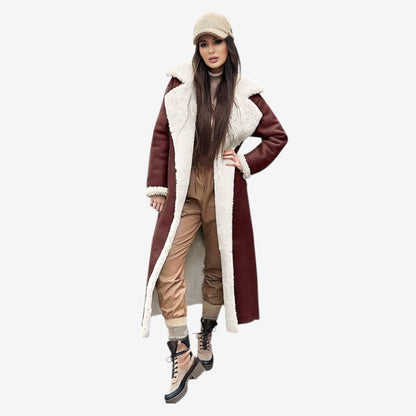 Marthe – Lang kåpe med lommer jakkeslag og lange ermer