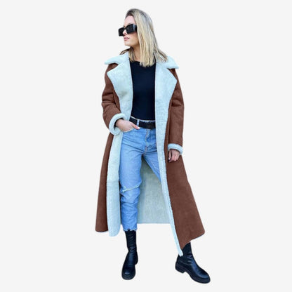 Marthe – Lang kåpe med lommer jakkeslag og lange ermer