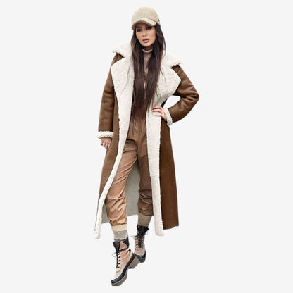 Marthe – Lang kåpe med lommer jakkeslag og lange ermer