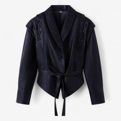 Lena – Langermet Jakke med Knappelukking Krage og Belte