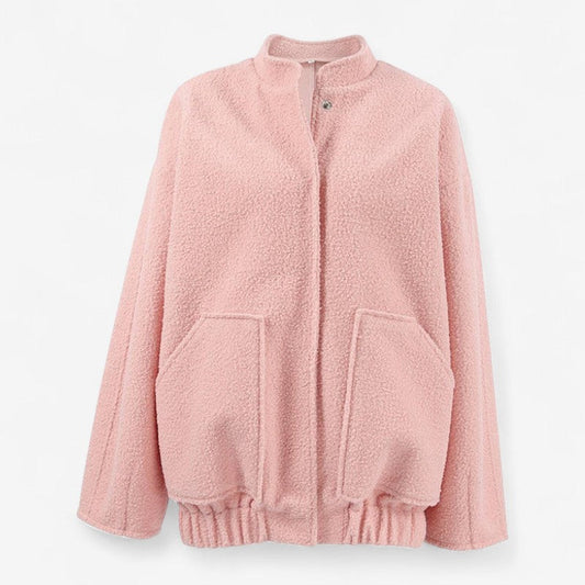 Laura – Kort Fleece Kåpe med Knapper på Lommelykkekrage og Lange Ermer