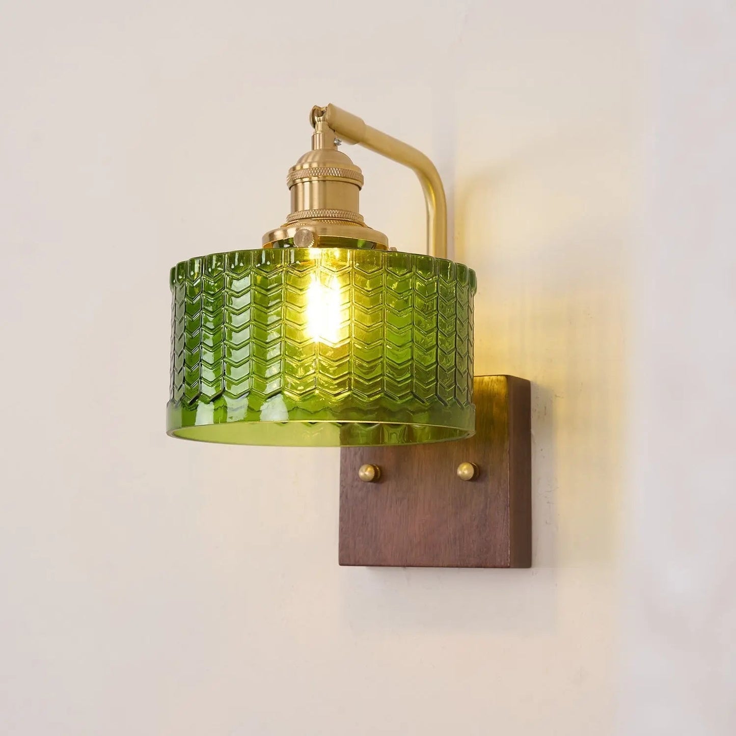 LumaCurve - Vegglampe med buet arm og skjerm med teksturert mønster