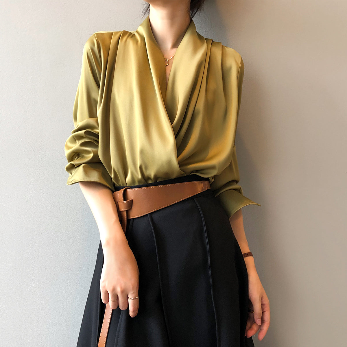 Aurelia - Bluse med drapert utringning for en sofistikert look