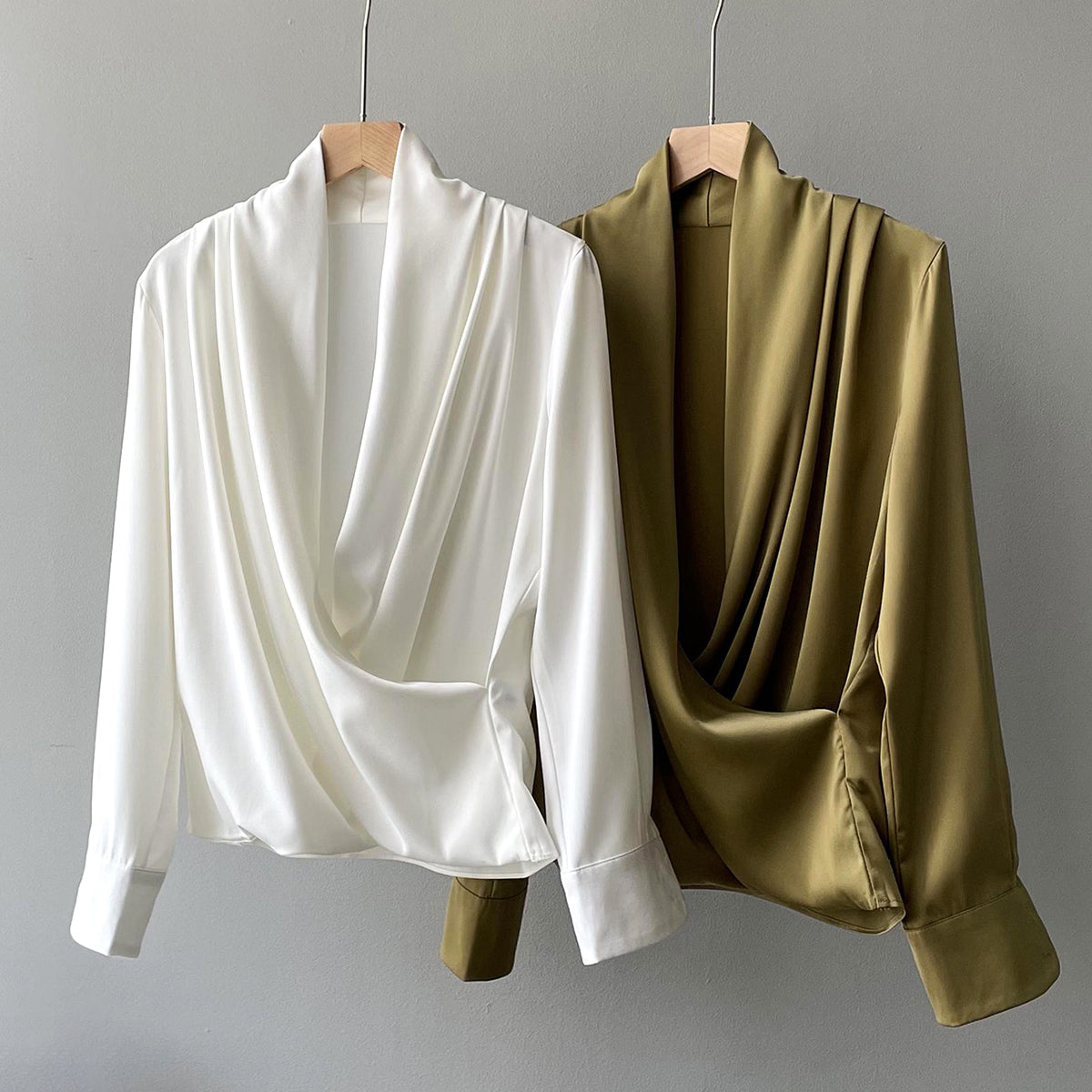 Aurelia - Bluse med drapert utringning for en sofistikert look