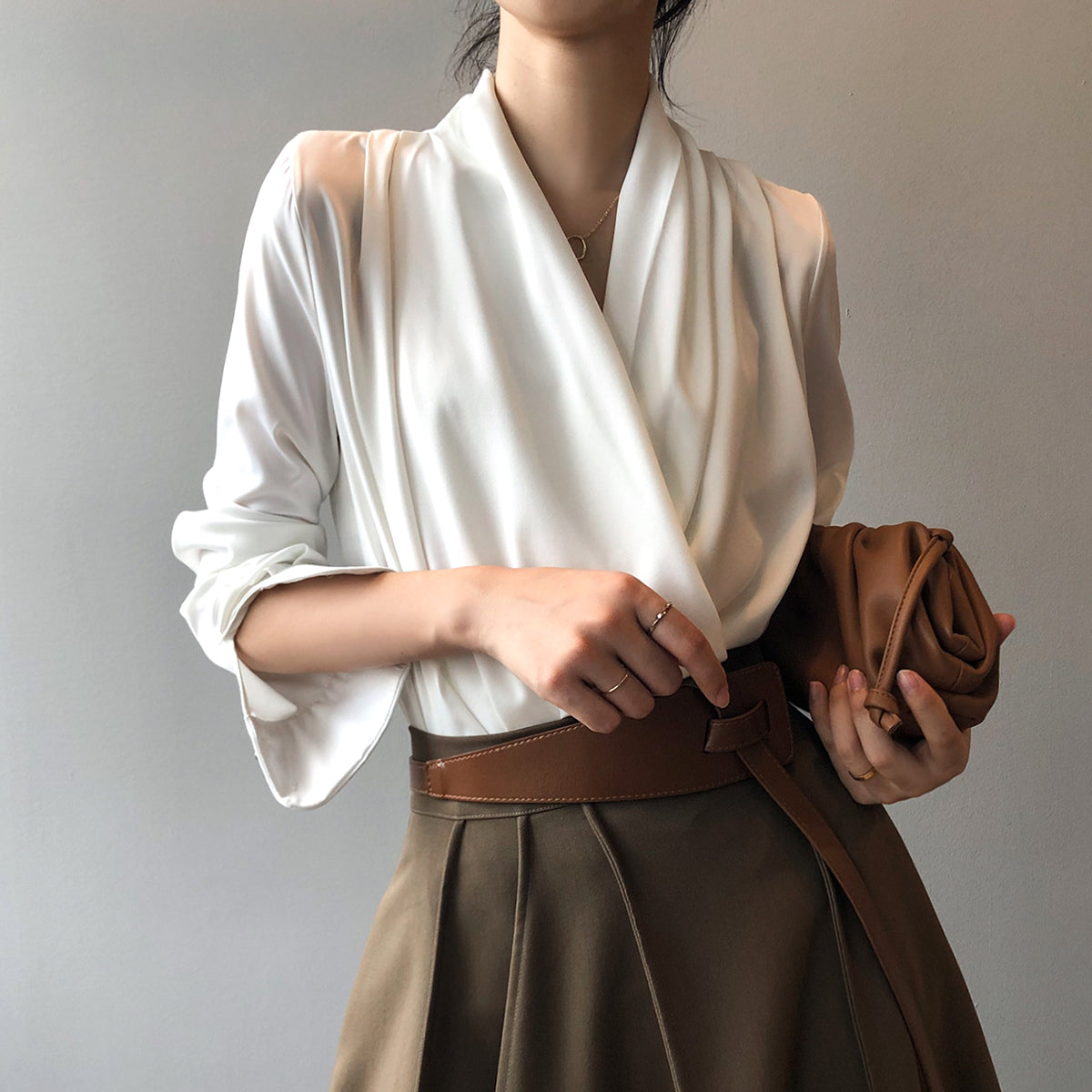 Aurelia - Bluse med drapert utringning for en sofistikert look