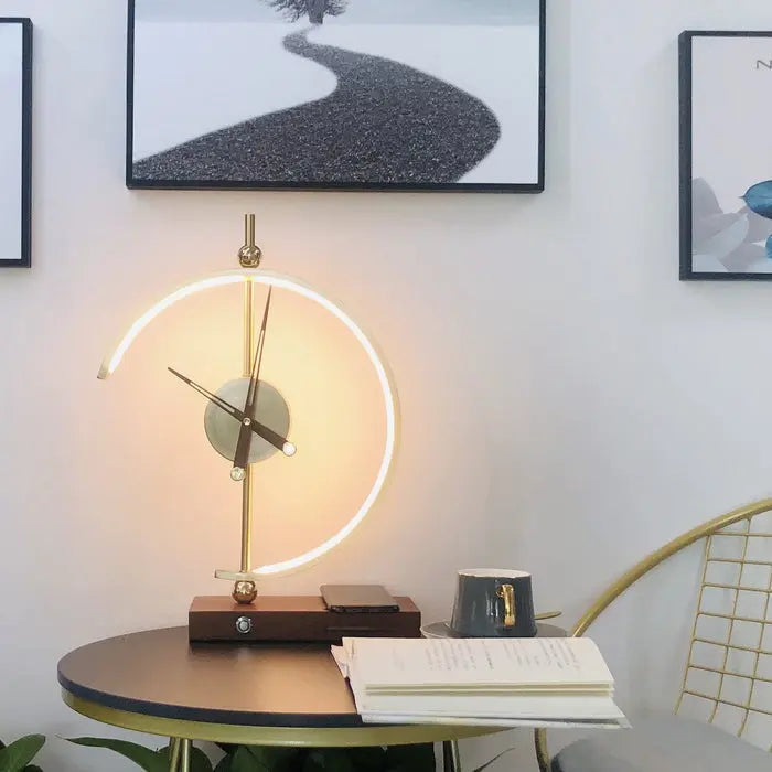LumiTime - Smart bordlampe med klokke, dimbart lys og trådløs lading