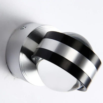 CrystalGlow - Luksuriøs LED-vegglampe i krystall for elegant interiør