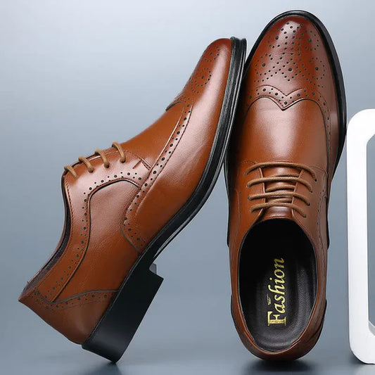 Sebastian - Brogue detaljer kjolesko med rund tå design