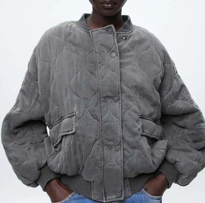 Andrea - Vattert bomberjakke med trykknapplukking og store lommer