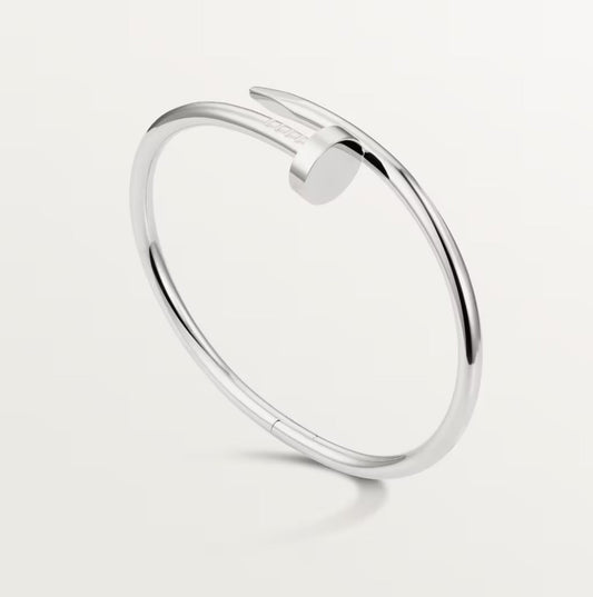 Liora - Negleinspirert armbånd med polert overflate for en dristig look