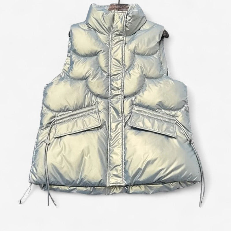 Selene – Ermeløs Jakke med Ståkrage og Sidelommer