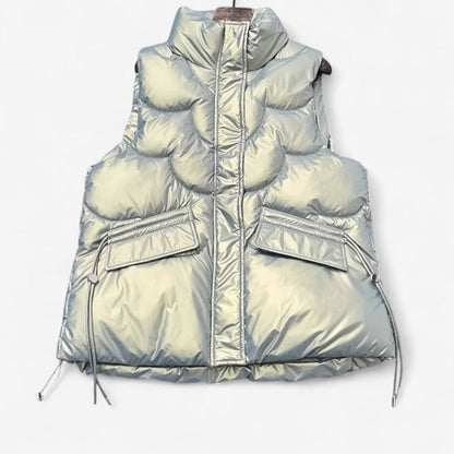 Selene – Ermeløs Jakke med Ståkrage og Sidelommer