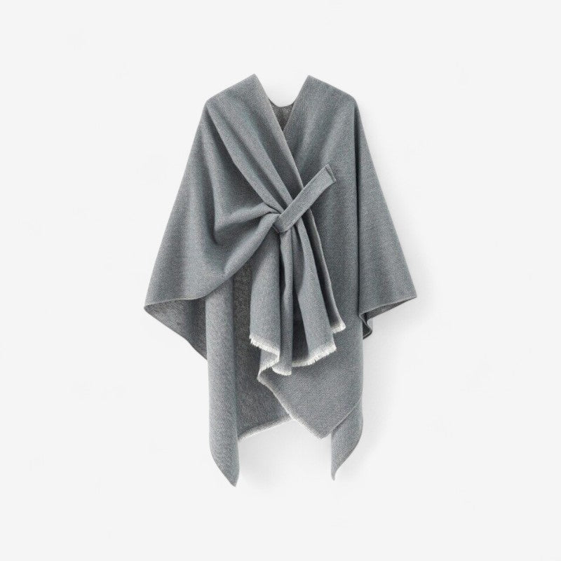 Jessica – Poncho med Skulderinnpakning og Dusker