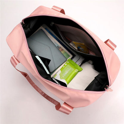 Maya - Romslig reiseveske med to rom med glidelås