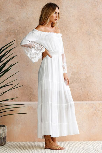 Isla - Boho blonde maxikjole med off-shoulder-design og blomstrete blondermer