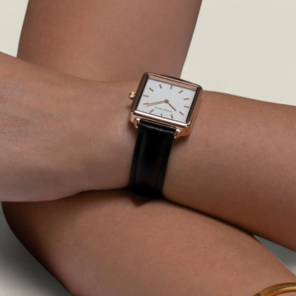 Chloe - Elegant Square Design Dameklokke med Rose Gull Detaljer-4