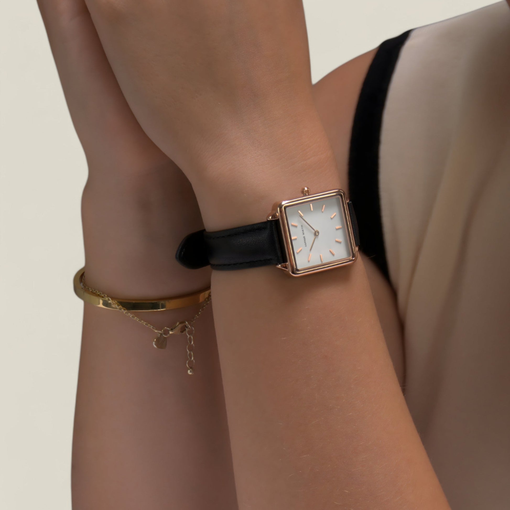 Chloe - Elegant Square Design Dameklokke med Rose Gull Detaljer-5