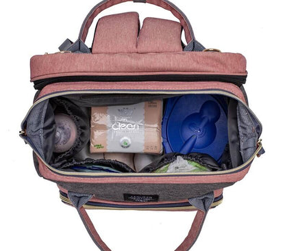 BabyNest - multifunksjonell reiseveske med bærbar stelleplass