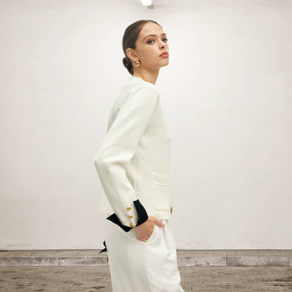 Emma - Langermet cardigan med V-hals knappedetaljer og myk strikk