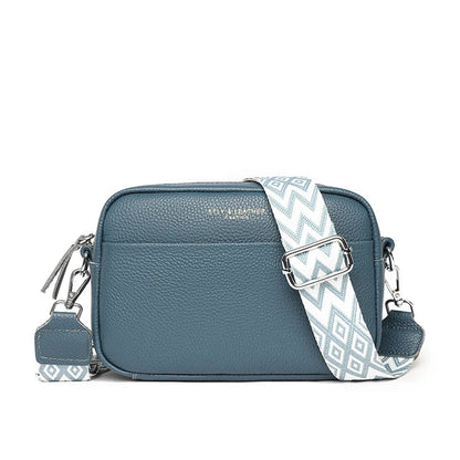 Maya - Kompakt crossbody-veske med justerbar stripete stropp