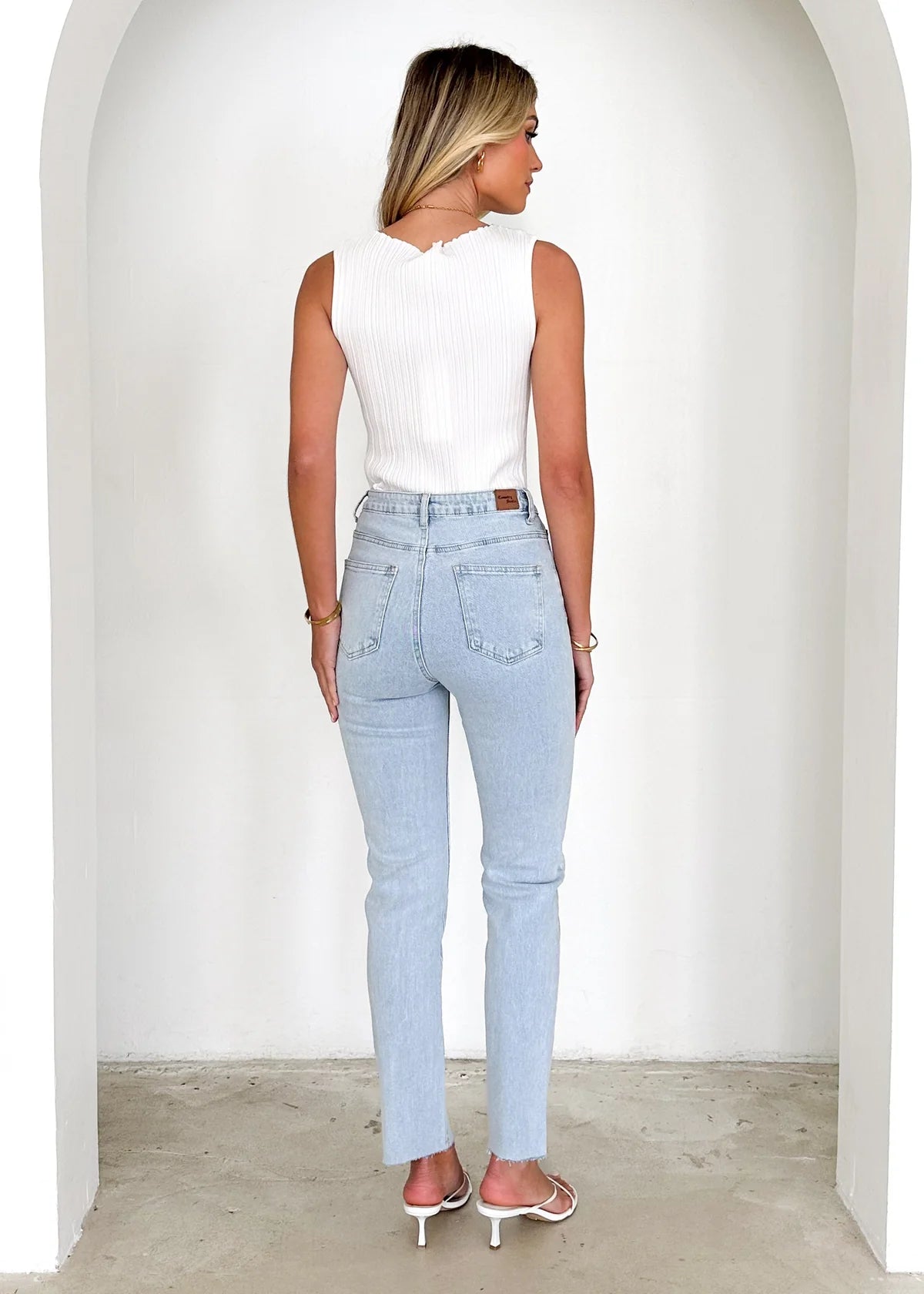 Naina - Tynne jeans med høy midje strømlinjeformet form og funksjonelle lommer