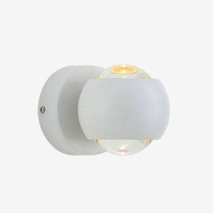 CrystalBeam – Aluminium og Krystall Vegglampe med Vertikalt Design