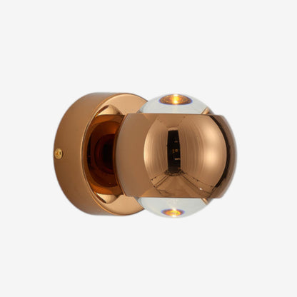 CrystalBeam – Aluminium og Krystall Vegglampe med Vertikalt Design