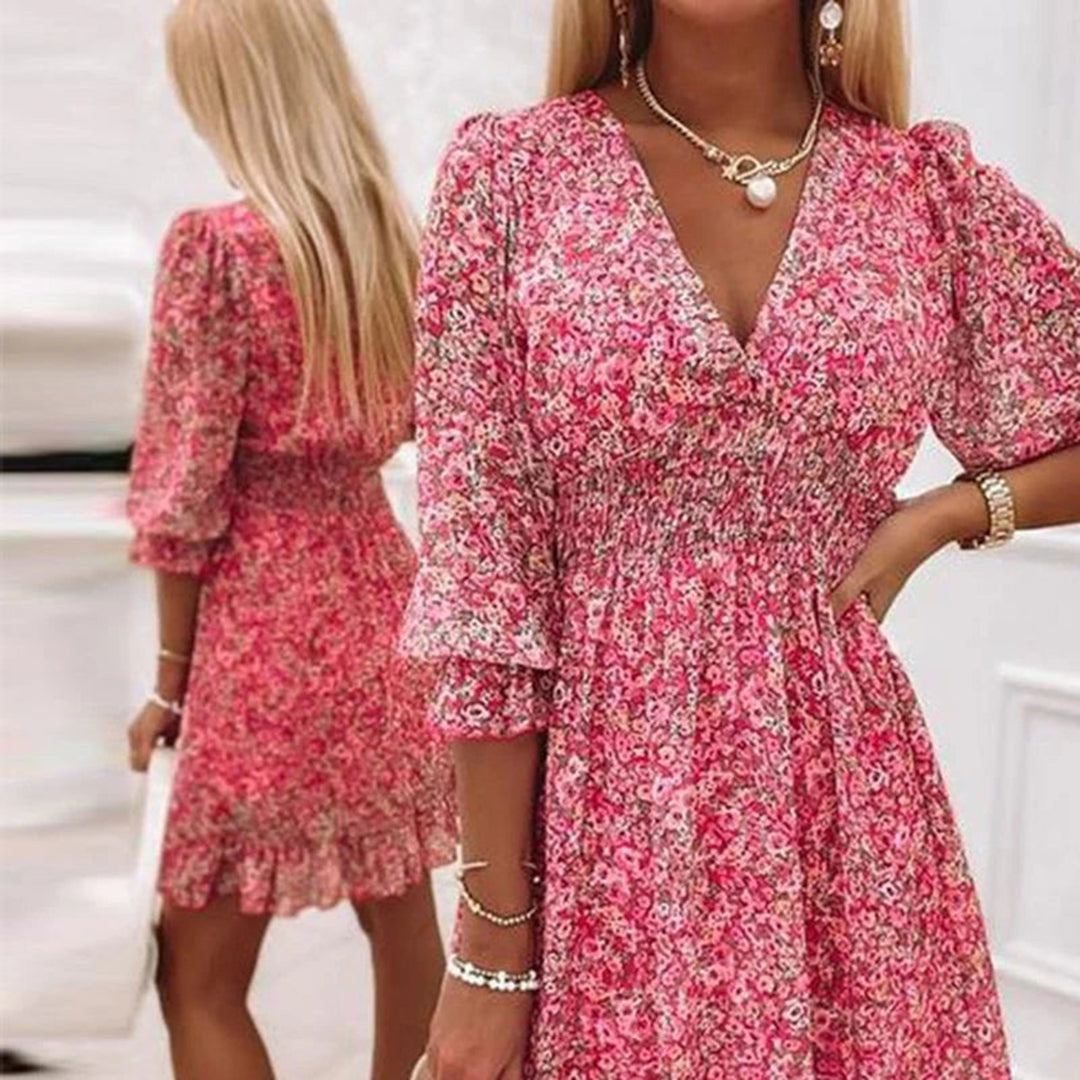 Lisa - Elegant minikjole med halvermet og et unikt printet mønster