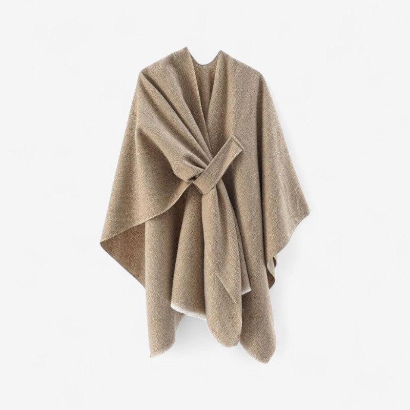 Jessica – Poncho med Skulderinnpakning og Dusker