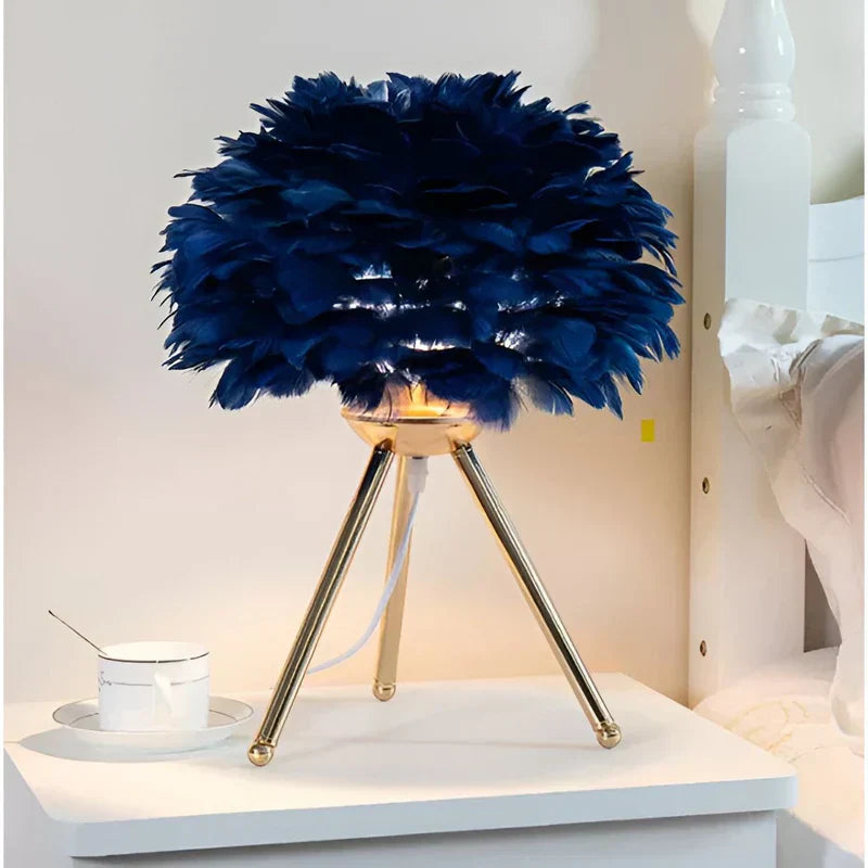 FeatherLuxe - Myk glødende fjærlampe for elegant belysning