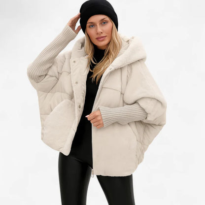 Fenna – Polstret Jakke med Hette og Ribbestrikkede Ermer