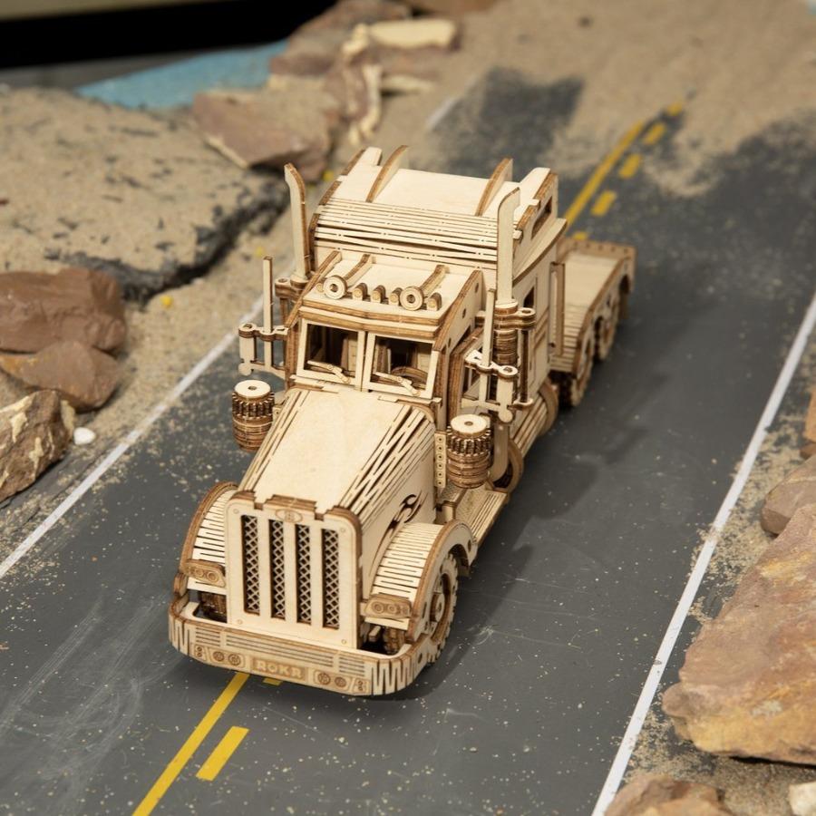 BuildMaster - 3D lastebilpuslespill med realistisk design og brikker som griper inn i hverandre
