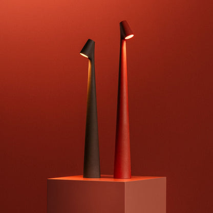 LumaRay – Moderne bordlampe med justerbart hode for allsidig belysning