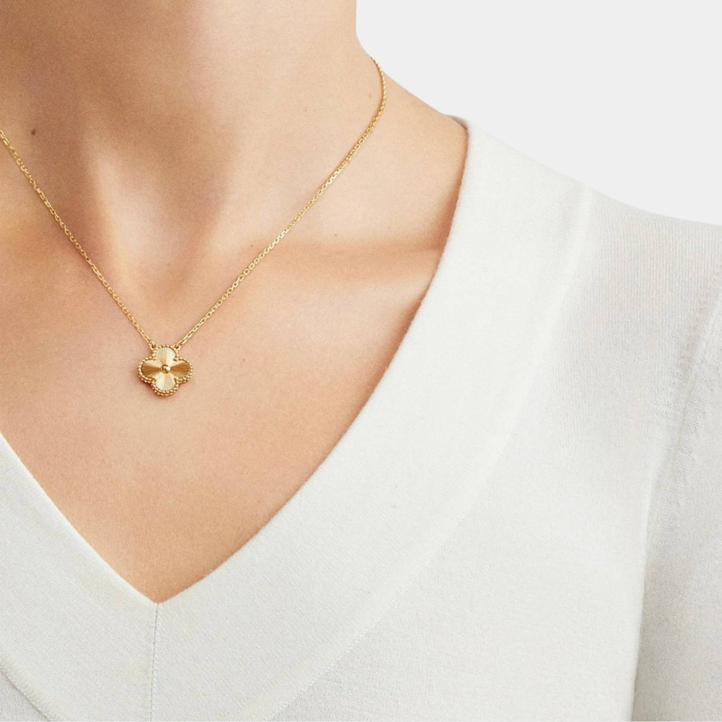Charmify - Luksus smykkesett med halskjede, armbånd og øredobber