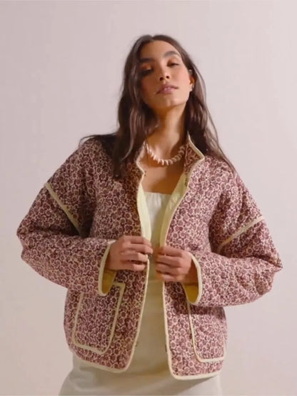 Camila – Overdimensjonerte Jakker med Høy Krage med Elegante Blomsterdesign