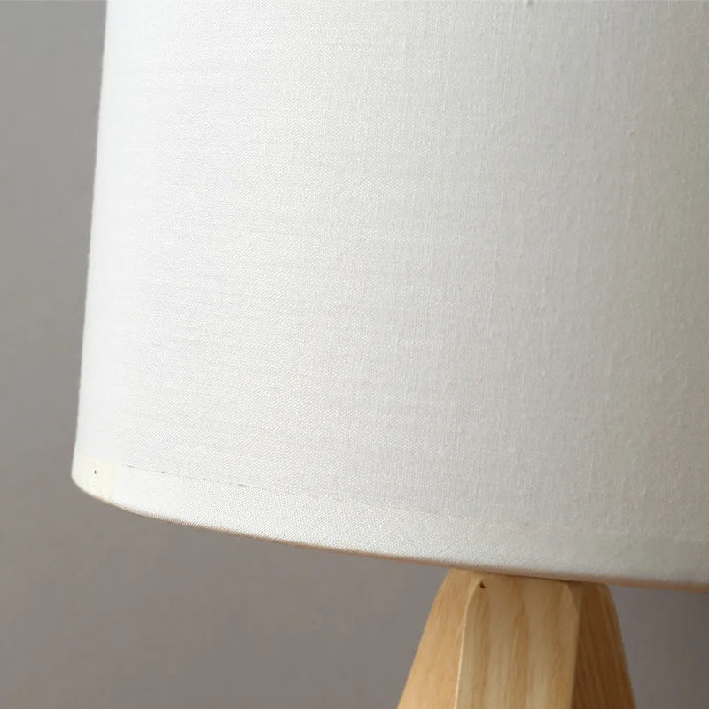TimberGlow - Moderne bordlampe i tre for et varmt og stilfullt hjem