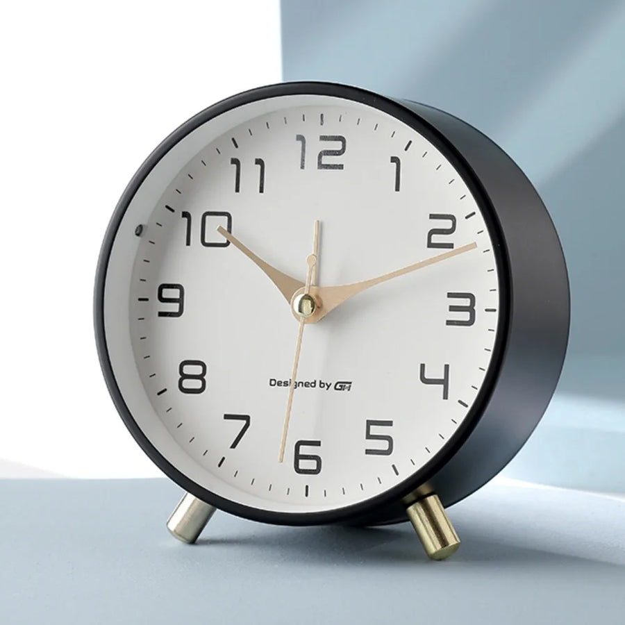 CalmTime - Elegant Rund Stillegående Bordklokke for Hvert Rom